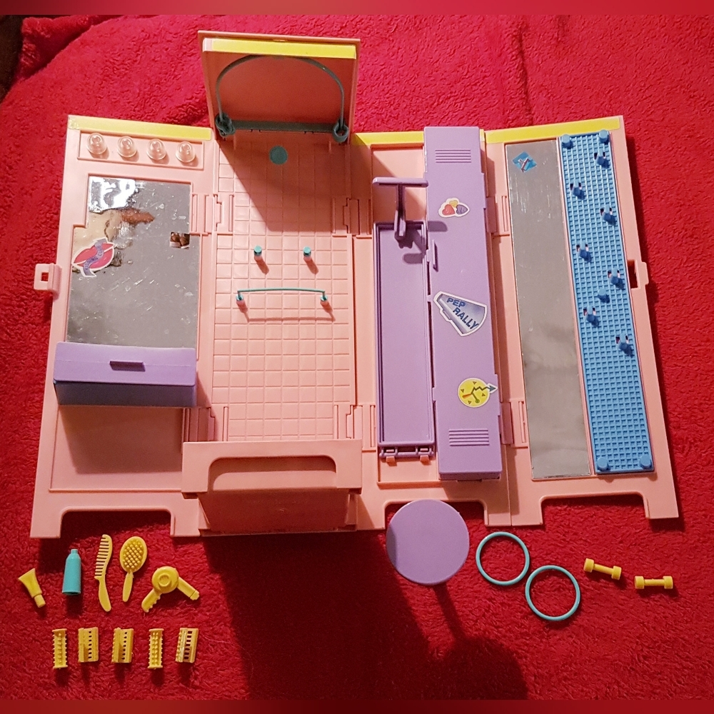 1988 Maxie Doll Too Cool Locker Toy Playset Vintage with Accessories Hasbro